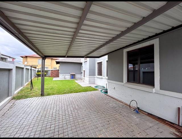 5 BEDROOM HOUSE FOR SALE IN SAVANNAH COUNTRY ESTATE